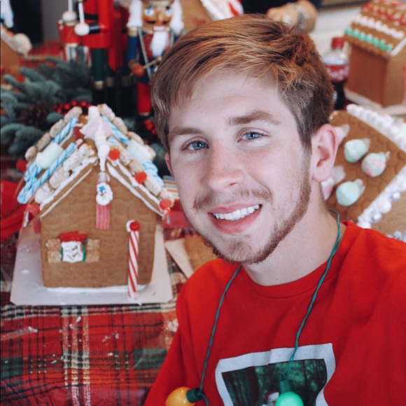 Meet your Posher, Lucas - Picture 1 of 1